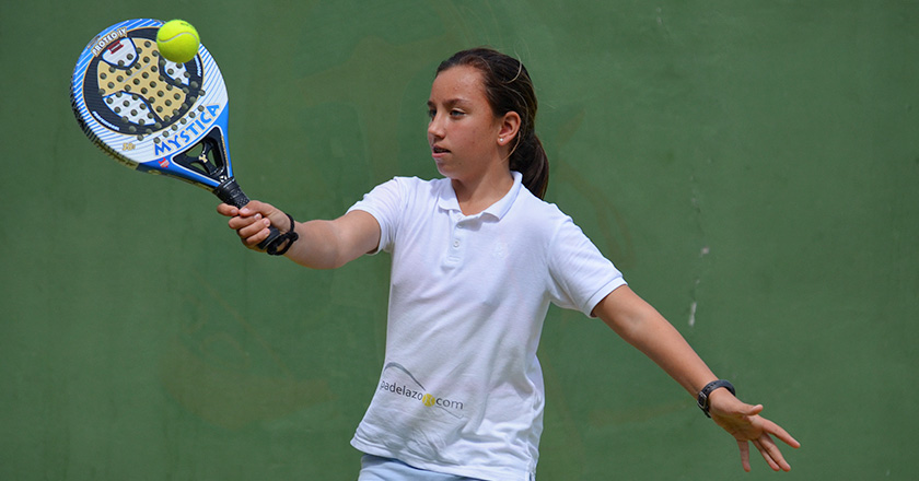 Bea González all'età di 13 anni al Miraflores Sport Club di Malaga